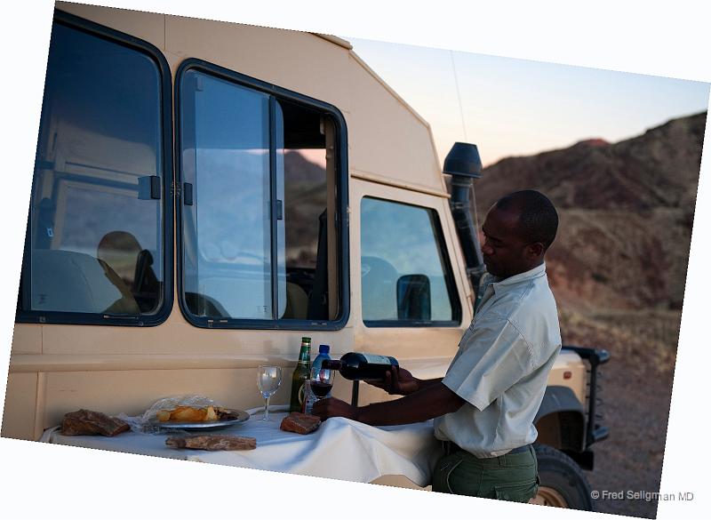 20090531_171543 D3 P1 P1.jpg - While our guide driver prepared our table with snacks, beer and wine so we can enjoy the sunset